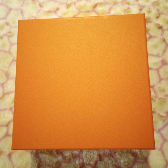 Authentic 8.5" x 8.5" x 3.5" Hermes Box for Gifts, Clothes, Storage - Picture 2 of 9